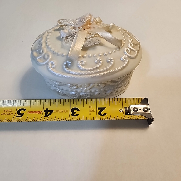 Porcelain Decorated Trinket Jewelry Box  3" Tall  4" Wide. - Picture 4 of 12